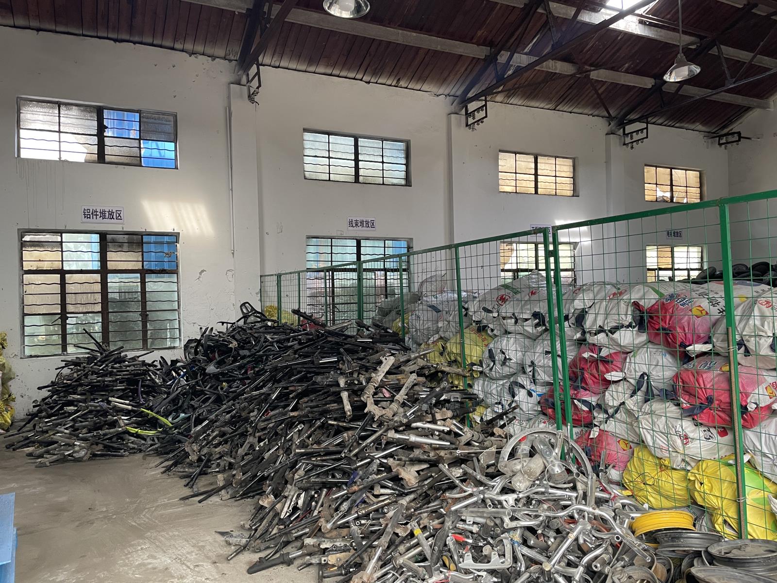 拆解車間.jpg 拆解車間.jpg